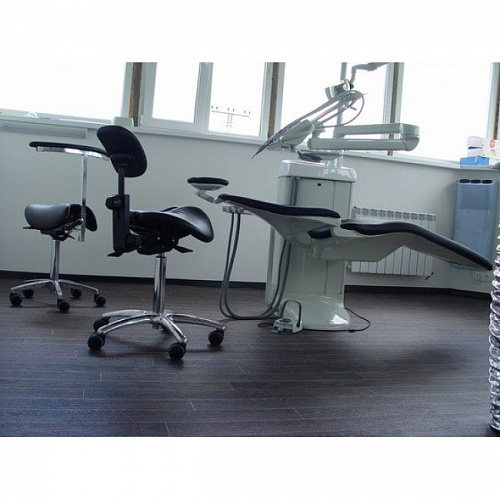 Salli Swing - эргономичный стул врача-стоматолога, с улучшенным способом регулировки угла наклона сиденья
